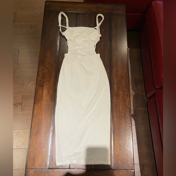 Princess Polly classic white dress - Picture 2 of 3